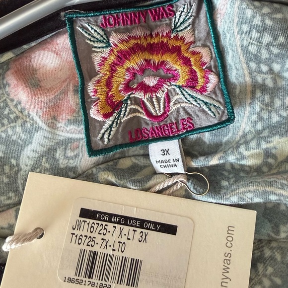 JOHNNY WAS The Janie Favorite Boat Neck Tee • 3X • black, multicolor print - Picture 6 of 8